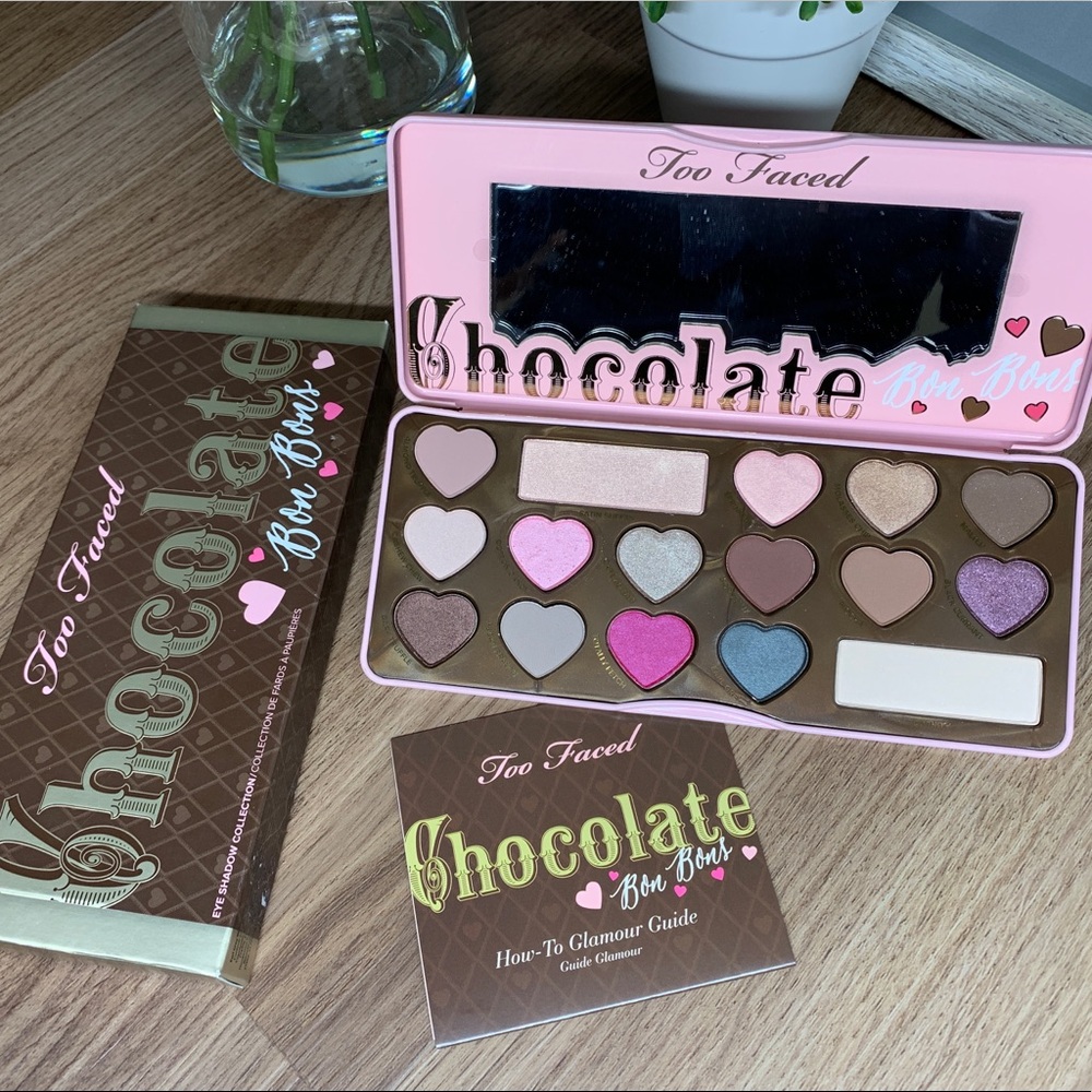 Too faced eye shadow set.
